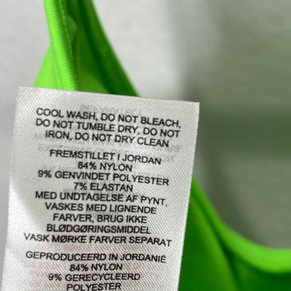 Gymshark Sweat Seamless Light Support Padded Sports Bra Size Medium Fluo Lime - Picture 7 of 7